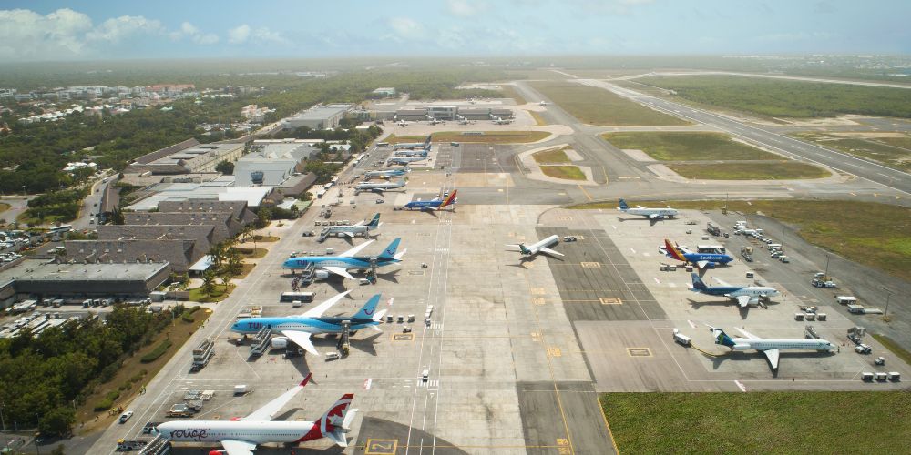Aeropuerto de Punta Cana inició remozamiento y expansión del parqueo terminal B 