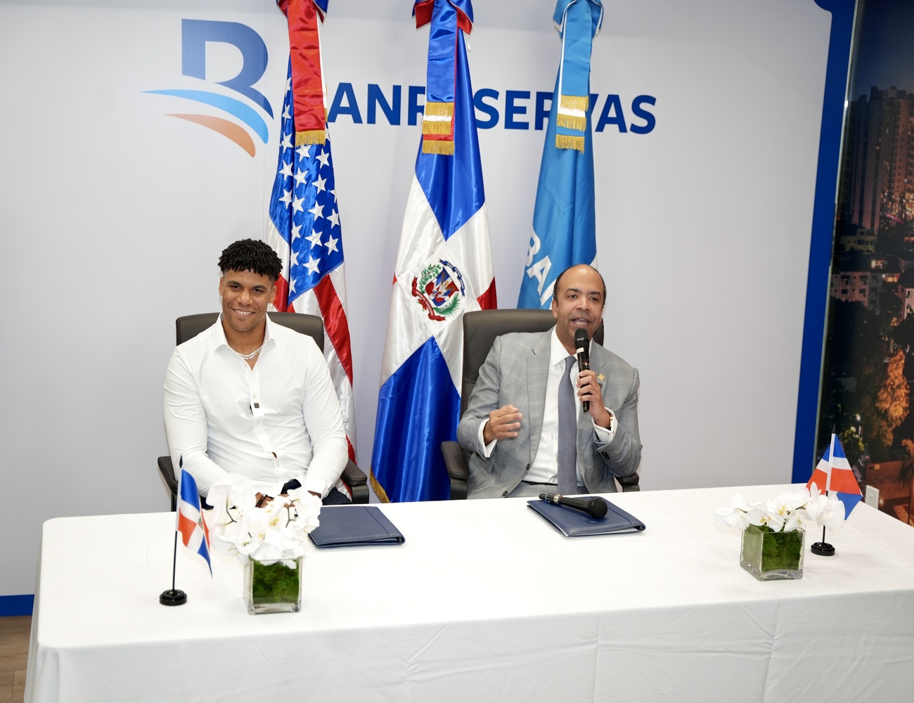 Banreservas nombra a Juan Soto embajador de marca para promover el impacto del deporte - Noticias de hoy en República Dominicana | De Último Minuto