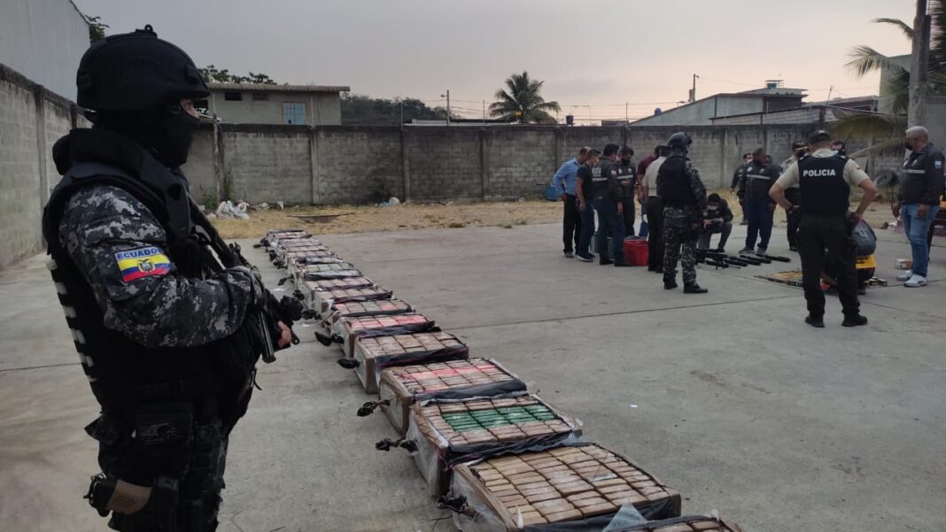 Policia incauta media tonelada de cocaina en Ecuador