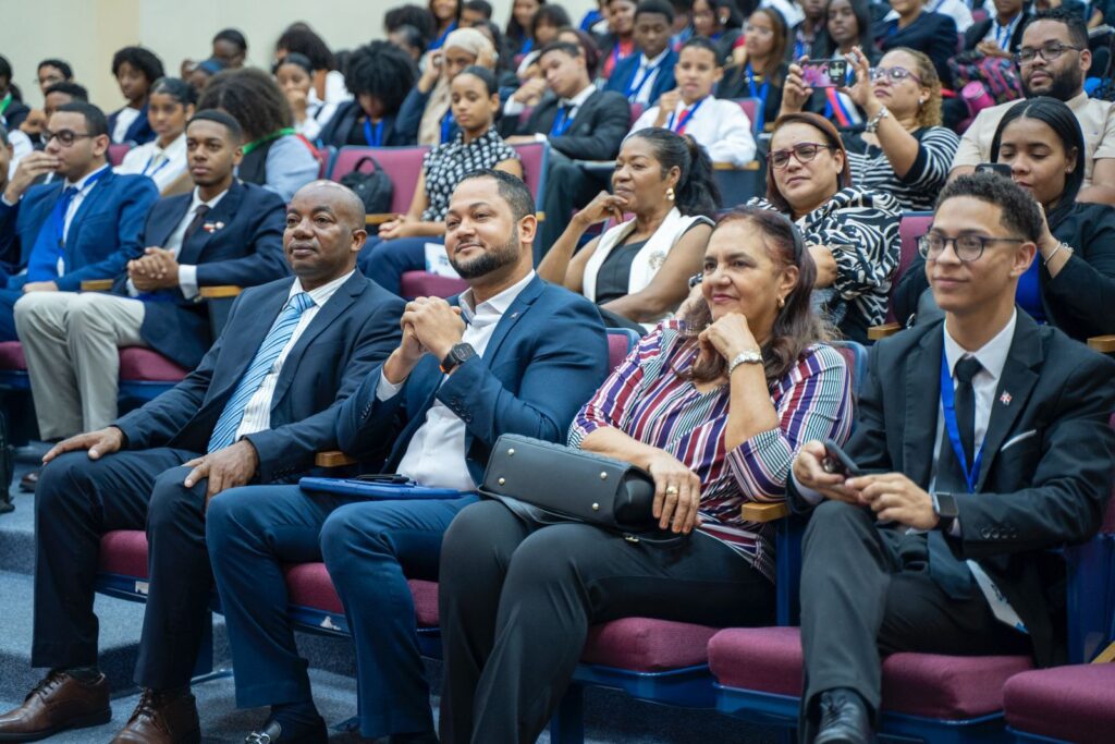 Leandro Mieses inspira a jóvenes en la apertura del Modelo de la ONU en Santo Domingo | 2 | Leandro Mieses inspira a jóvenes en la apertura del Modelo de la ONU en Santo Domingo - Noticias de hoy en República Dominicana | De Último Minuto