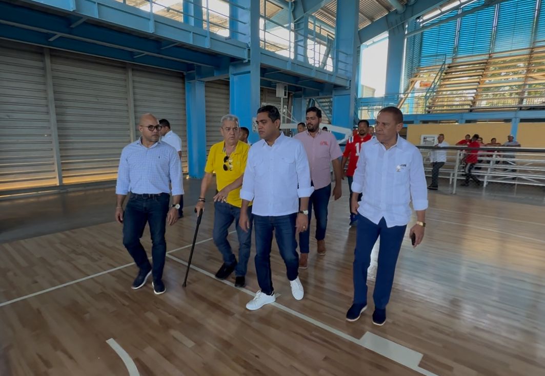 Kelvin Cruz supervisa trabajos de multiuso Garibaldi Almonte en Cotui