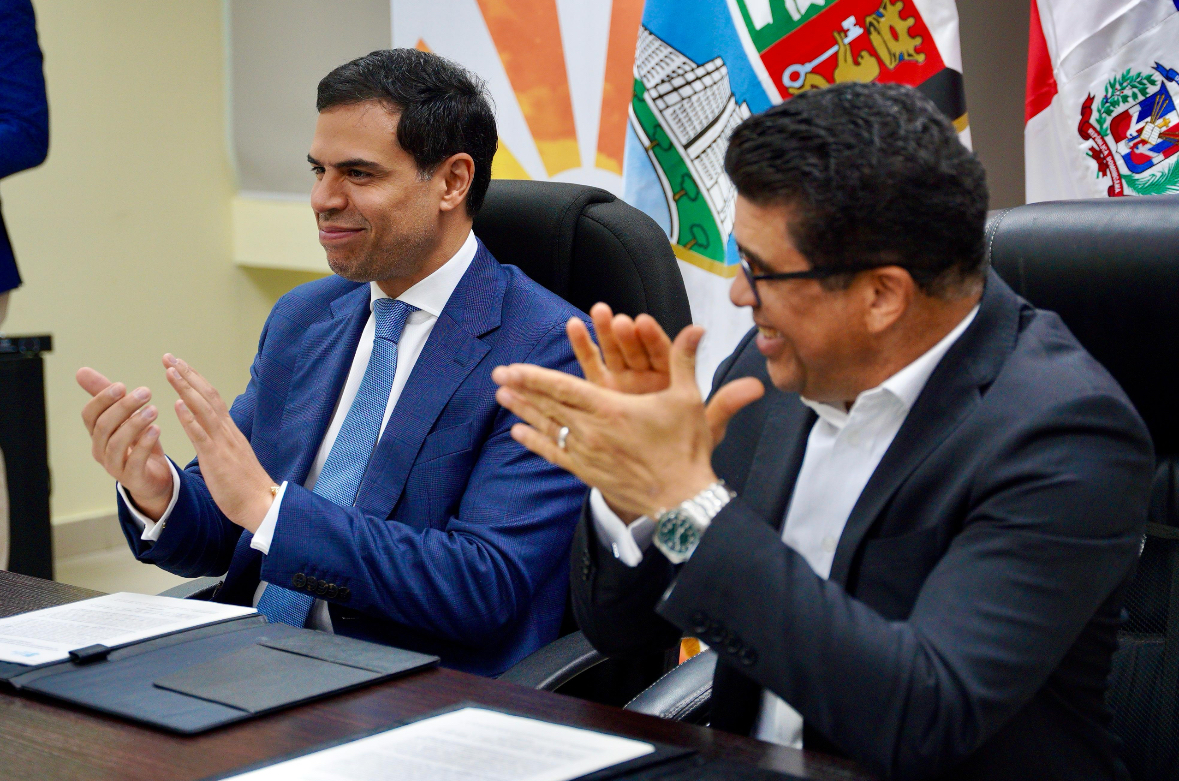 Roberto Ángel Salcedo y Dio Astacio firman acuerdo para abrir Escuela de música de Bellas Artes en SDE - Noticias de hoy en República Dominicana | De Último Minuto