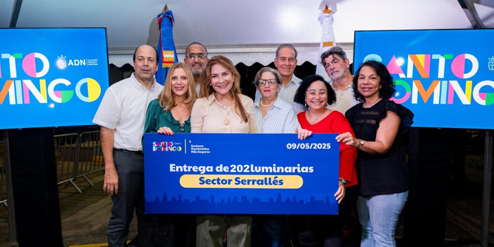 Carolina Mejía entrega de 202 luminarias en Serrallés con programa de iluminación de la alcaldía DN