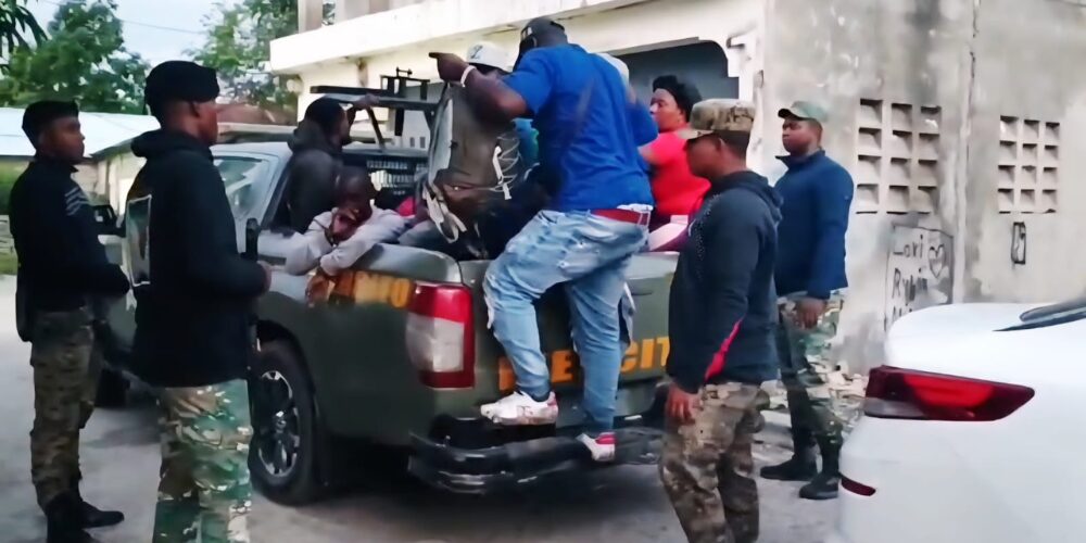 Ejército intercepta vehículo con inmigrantes indocumentados
