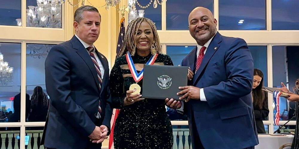 Omayra Álvarez es reconocida por la Casa Blanca