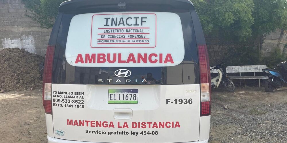 Asesinan a tiros a un hombre mientras salía de una gallera en La Canela de Santiago