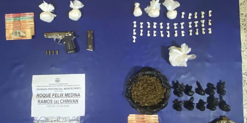 Autoridades apresan a 10 personas con drogas y armas ilegales en Dajabón y Montecristi