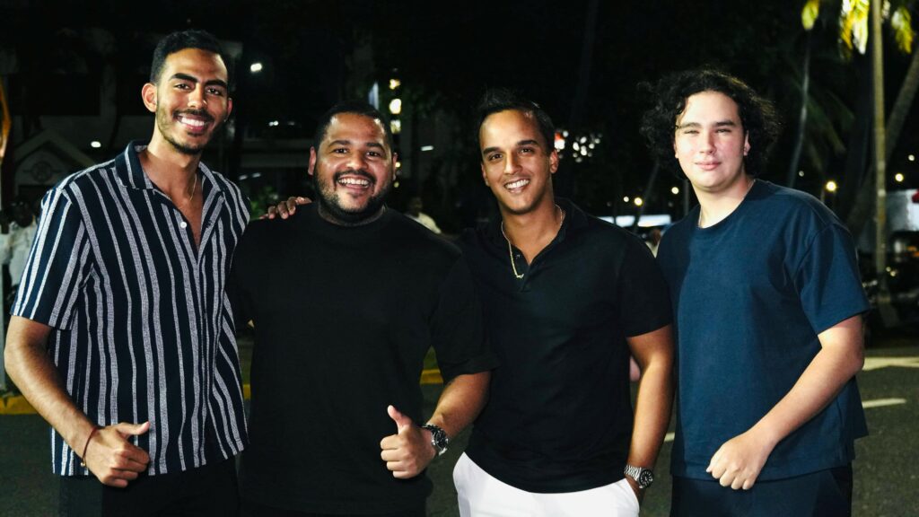 Fanáticos de Quevedo llegaron con gran emoción a su concierto en RD | 6 | Fanáticos de Quevedo llegaron con gran emoción a su concierto en RD - Noticias de hoy en República Dominicana | De Último Minuto