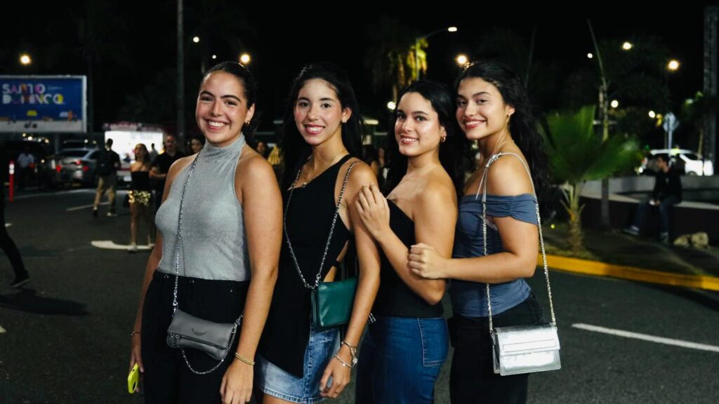 Fanáticos de Quevedo llegaron con gran emoción a su concierto en RD | 5 | Fanáticos de Quevedo llegaron con gran emoción a su concierto en RD - Noticias de hoy en República Dominicana | De Último Minuto