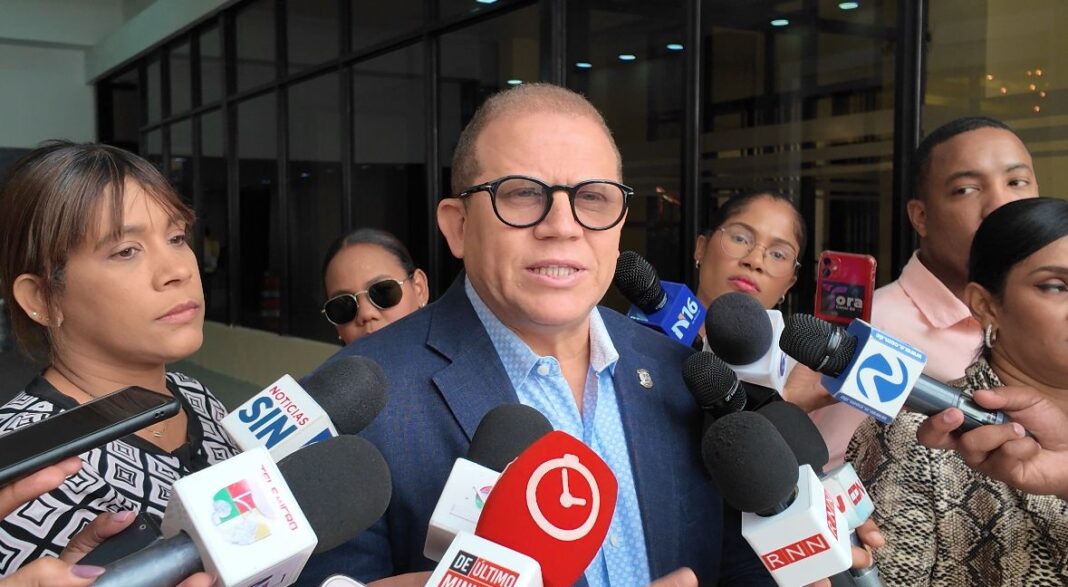 Rafael Castillo pide que Faride comparezca ante el Congreso