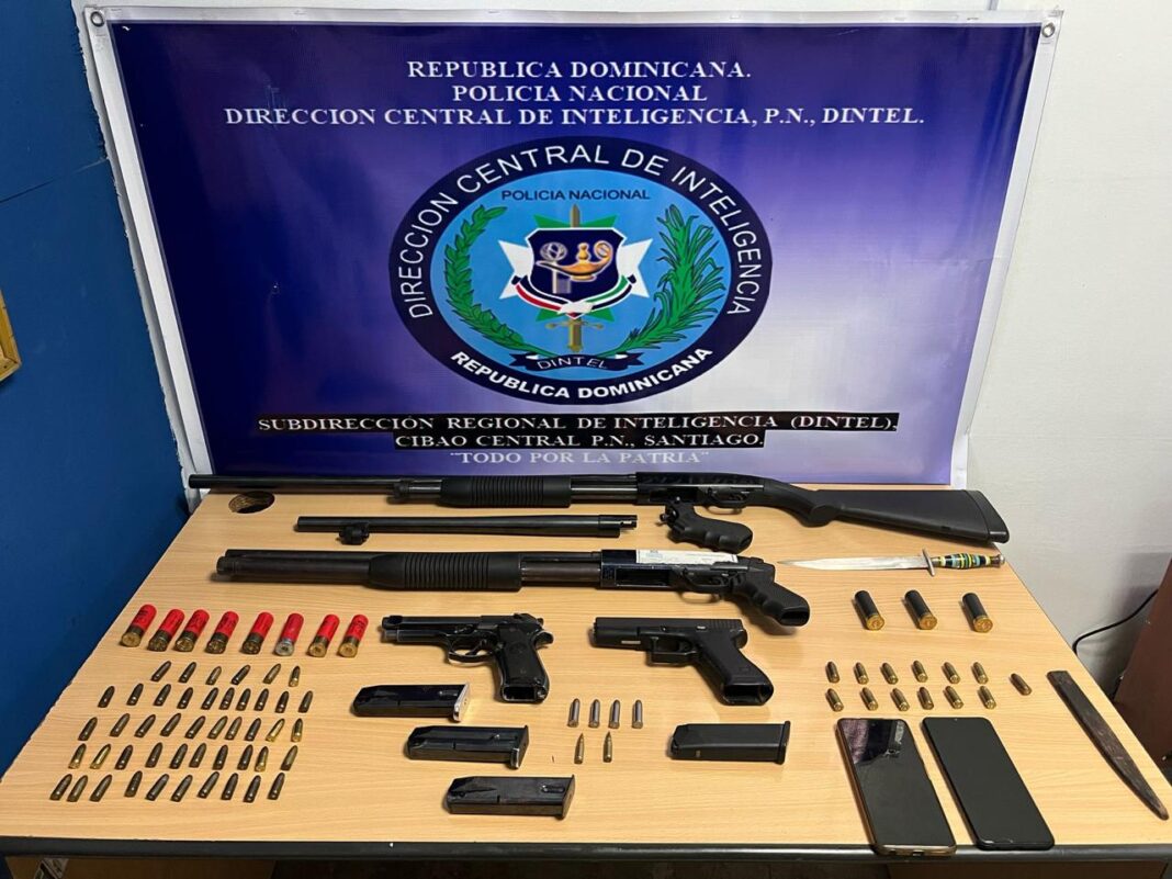 PN y MP incautan arsenal ilegal, drogas, máquinas tragamonedas y apresa mexicano en Santiago