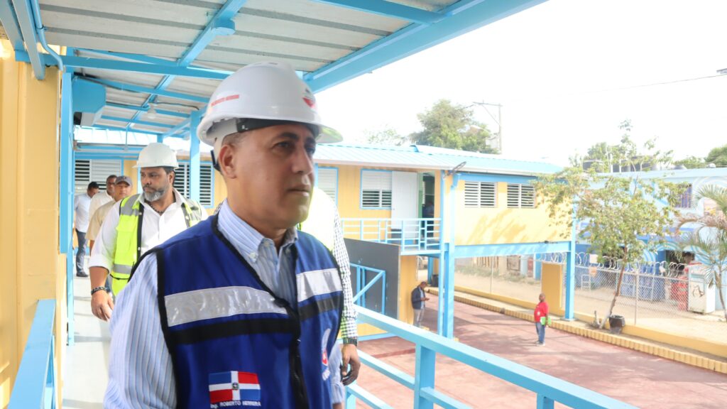 Acondicionan el plantel educativo Roberto Duvergé en Los Alcarrizos - Noticias de hoy en República Dominicana | De Último Minuto