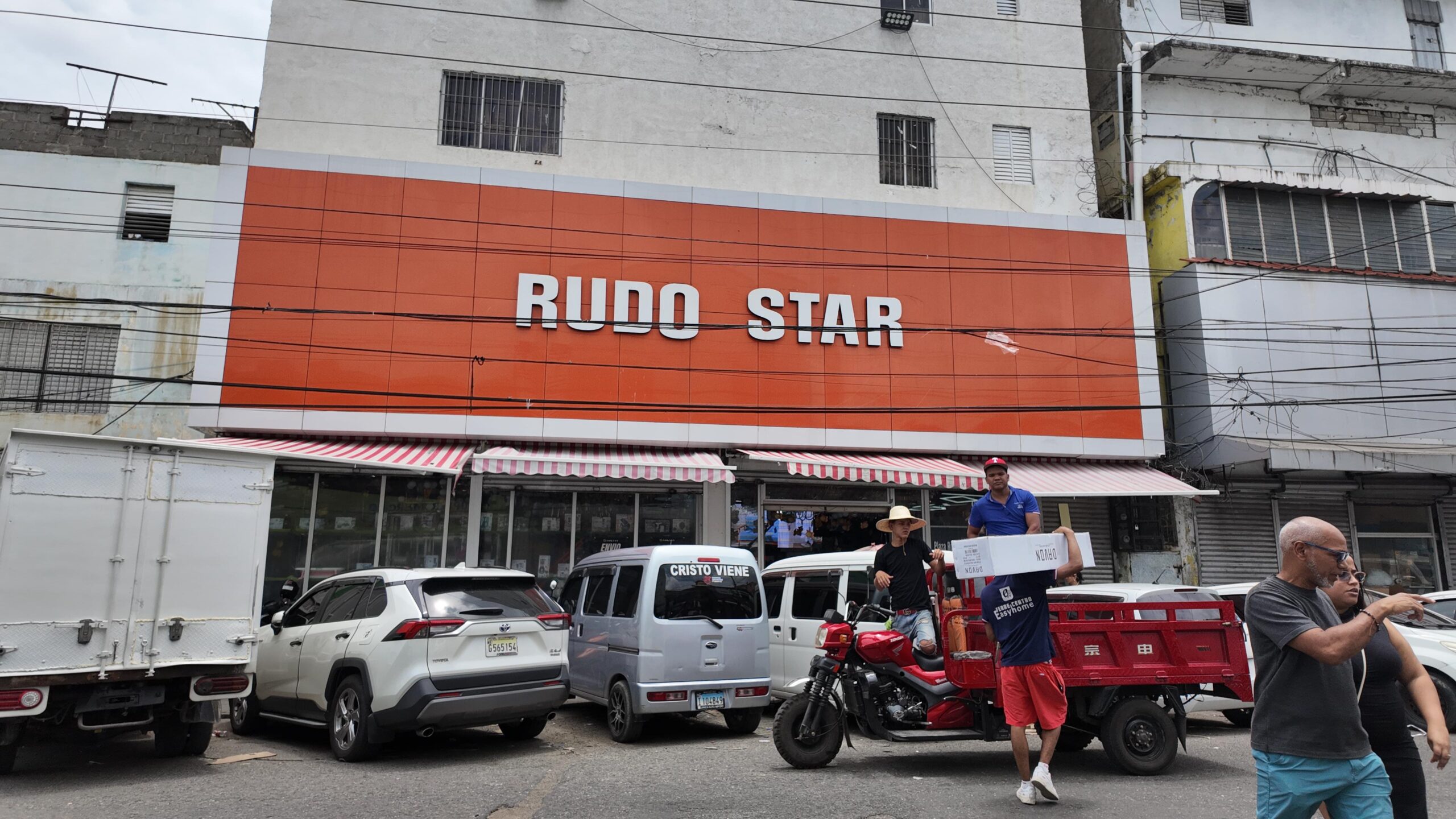 Comerciantes y residentes de la Av. Duarte respaldan operativos de Migración contra haitianos ilegales