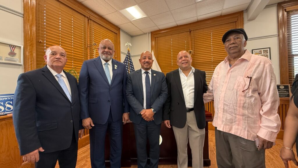 Roberto Fulcar lidera exitosa jornada política en la zona triestatal de EE.UU. | 7 | Roberto Fulcar lidera exitosa jornada política en la zona triestatal de EE.UU. - Noticias de hoy en República Dominicana | De Último Minuto