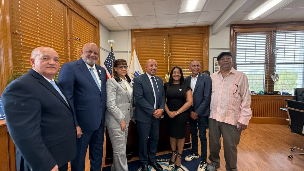 Roberto Fulcar lidera exitosa jornada política en la zona triestatal de EE.UU. | 4 | Roberto Fulcar lidera exitosa jornada política en la zona triestatal de EE.UU. - Noticias de hoy en República Dominicana | De Último Minuto