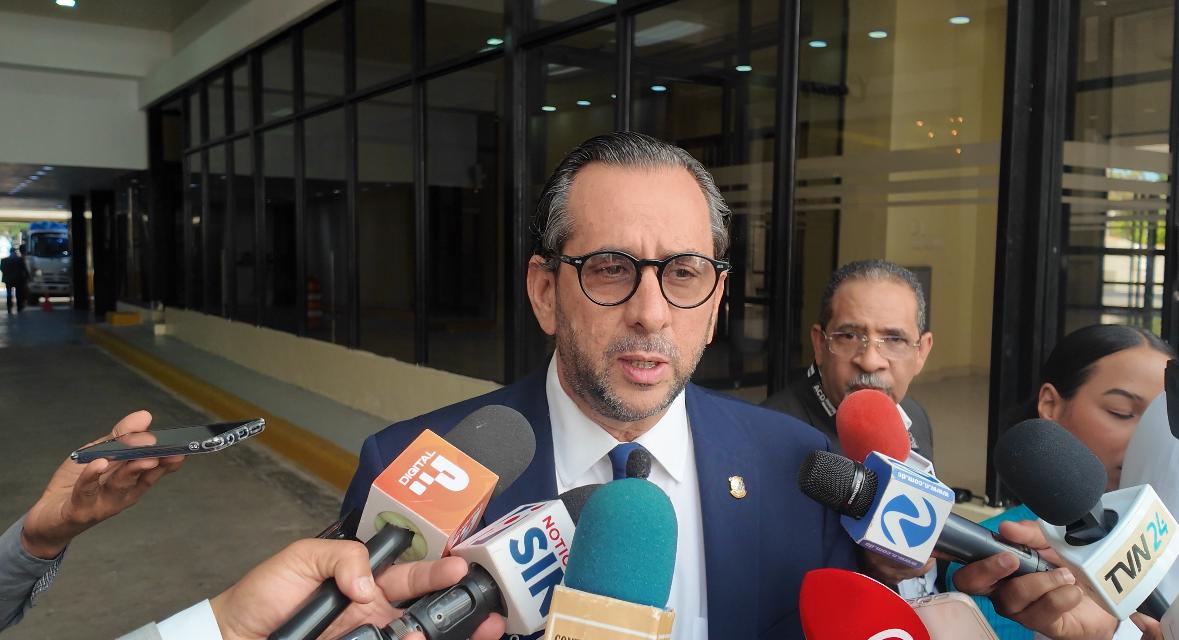 Diputado estalla: "¡Abinader no debe ir al PLD, ni siquiera al PRM!"