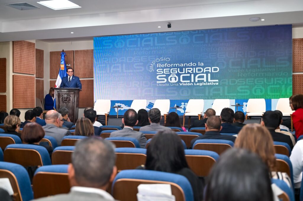 Comisión del Senado realiza simposio “Reformando la Seguridad Social desde una Visión Legislativa” | 2 | Comisión del Senado realiza simposio “Reformando la Seguridad Social desde una Visión Legislativa” - Noticias de hoy en República Dominicana | De Último Minuto