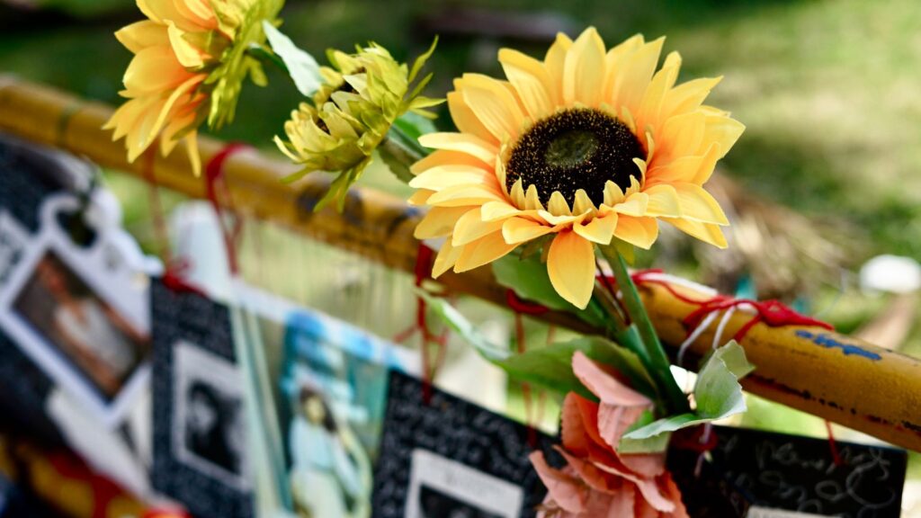 Alcaldía del DN realiza ofrenda floral en la zona cero a un mes de la tragedia del Jet Set - Noticias de hoy en República Dominicana | De Último Minuto