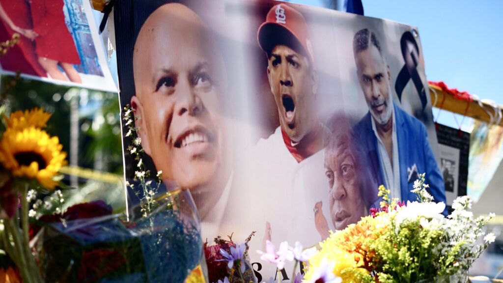 Alcaldía del DN realiza ofrenda floral en la zona cero a un mes de la tragedia del Jet Set - Noticias de hoy en República Dominicana | De Último Minuto