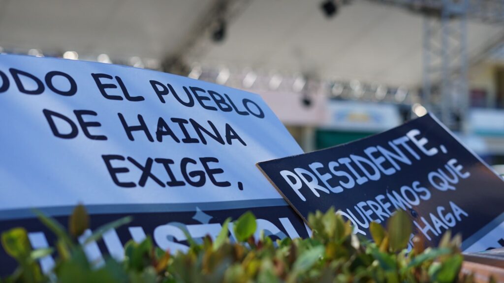 Alcaldía del DN realiza ofrenda floral en la zona cero a un mes de la tragedia del Jet Set - Noticias de hoy en República Dominicana | De Último Minuto