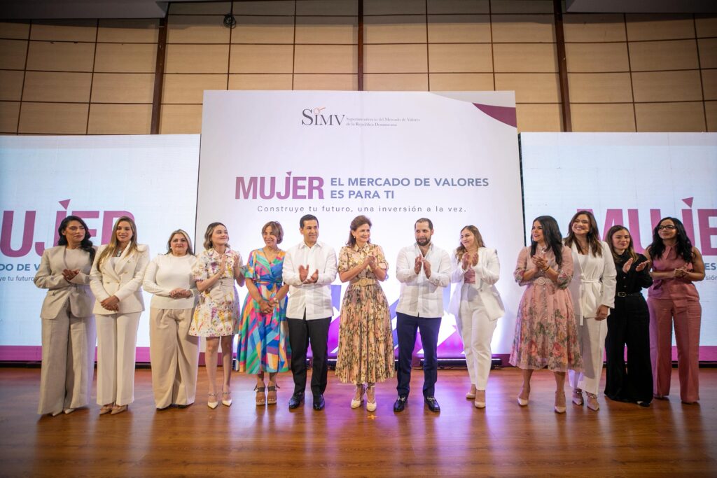 Vicepresidenta Raquel Peña aboga por la inclusión financiera de las mujeres | De Último Minuto