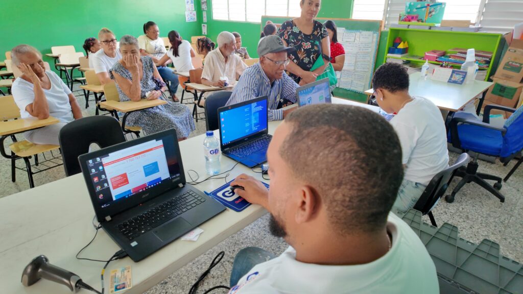 Fundación GBC realiza jornada médica y social en la Escuela Básica Doña Socorro de Los Girasoles | De Último Minuto
