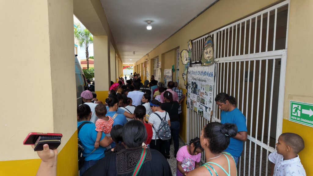 Fundación GBC realiza jornada médica y social en la Escuela Básica Doña Socorro de Los Girasoles | De Último Minuto