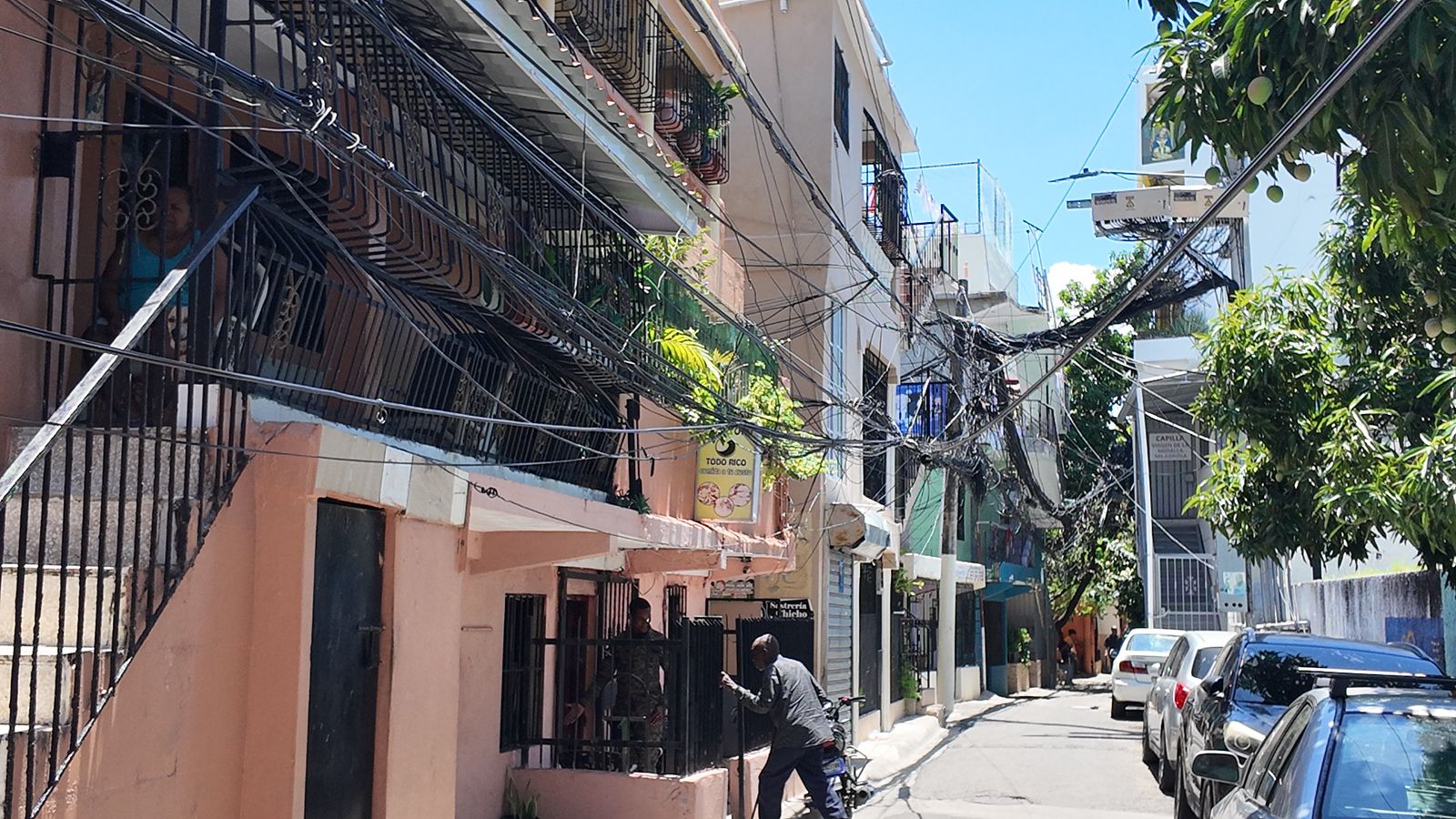 Residentes de El Manguito se quejan por apagones - Noticias de hoy en República Dominicana | De Último Minuto