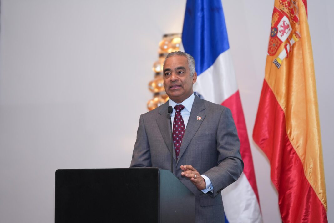 Joel Santos, destacó que la actual gestión gubernamental promueve un total de 20 proyectos de energía renovable.