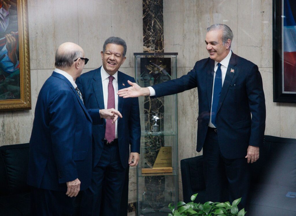 Abinader y exmandatarios Leonel, Danilo e Hipólito se encuentran reunidos en el Ministerio de Defensa | 4 | Abinader y exmandatarios Leonel, Danilo e Hipólito se encuentran reunidos en el Ministerio de Defensa - Noticias de hoy en República Dominicana | De Último Minuto