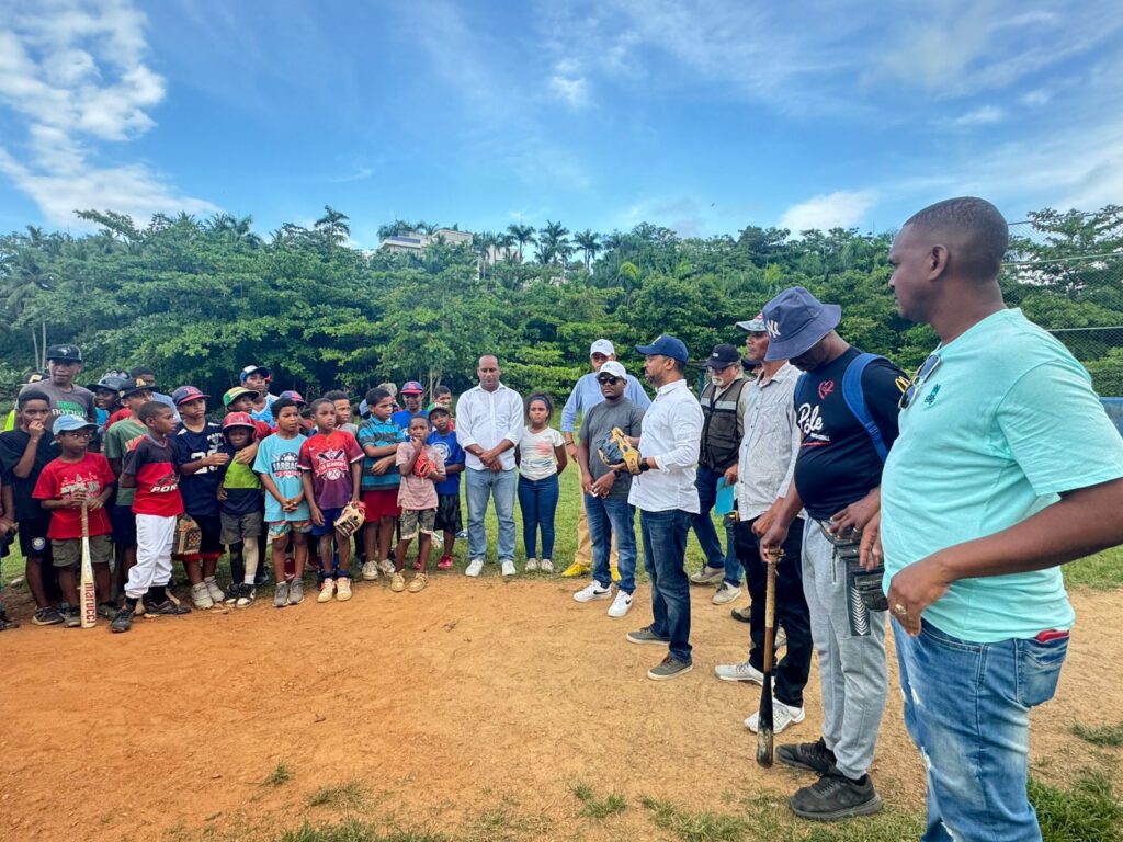 Alcaldía de Las Terrenas y sector privado comienzan trabajos de remozamiento en el Play de La Barbacoa | 3 | Alcaldía de Las Terrenas y sector privado comienzan trabajos de remozamiento en el Play de La Barbacoa - Noticias de hoy en República Dominicana | De Último Minuto