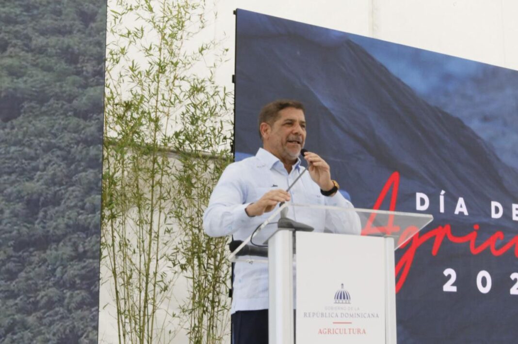 Limber Cruz reafirma compromiso del gobierno con el campo dominicano en Día del Agricultor