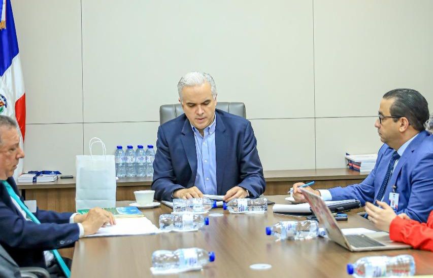 Presidente de COOPNAMA se reúne con ministro de Educación para impulsar iniciativas
