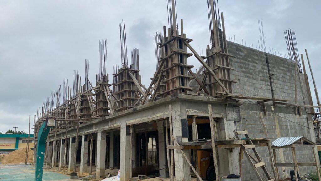 Denuncian paralización de la construcción de pabellón en la Escuela Parroquial Cristo Rey | 4 | Denuncian paralización de la construcción de pabellón en la Escuela Parroquial Cristo Rey - Noticias de hoy en República Dominicana | De Último Minuto