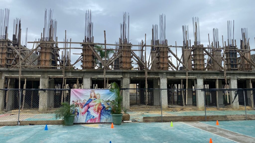 Denuncian paralización de la construcción de pabellón en la Escuela Parroquial Cristo Rey | 2 | Denuncian paralización de la construcción de pabellón en la Escuela Parroquial Cristo Rey - Noticias de hoy en República Dominicana | De Último Minuto