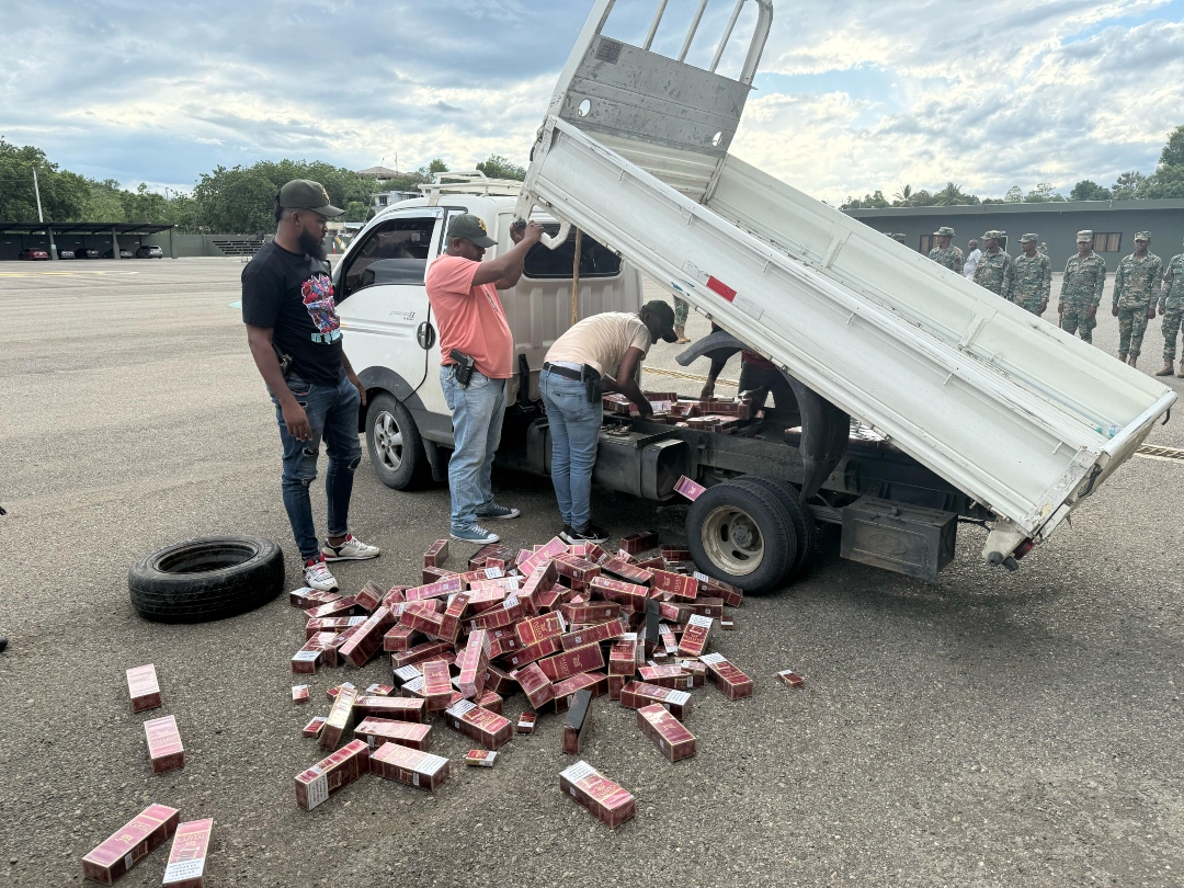 Ocupan contrabando de 80 mil cigarrillos ocultos en entre el chasis y cama de un camión en Santiago Rodríguez - Noticias de hoy en República Dominicana | De Último Minuto