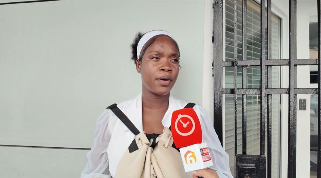 Madre desesperada pide ayuda tras incendio que consumió su vivienda en SDN - Noticias de hoy en República Dominicana | De Último Minuto