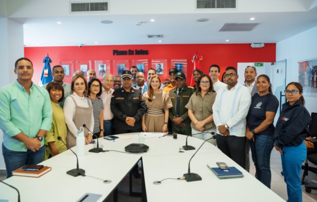 Carolina Mejía activa y deja en sesión permanente Comité de Prevención para planificar acciones frente a temporada ciclónica | 3 | Carolina Mejía activa y deja en sesión permanente Comité de Prevención para planificar acciones frente a temporada ciclónica - Noticias de hoy en República Dominicana | De Último Minuto