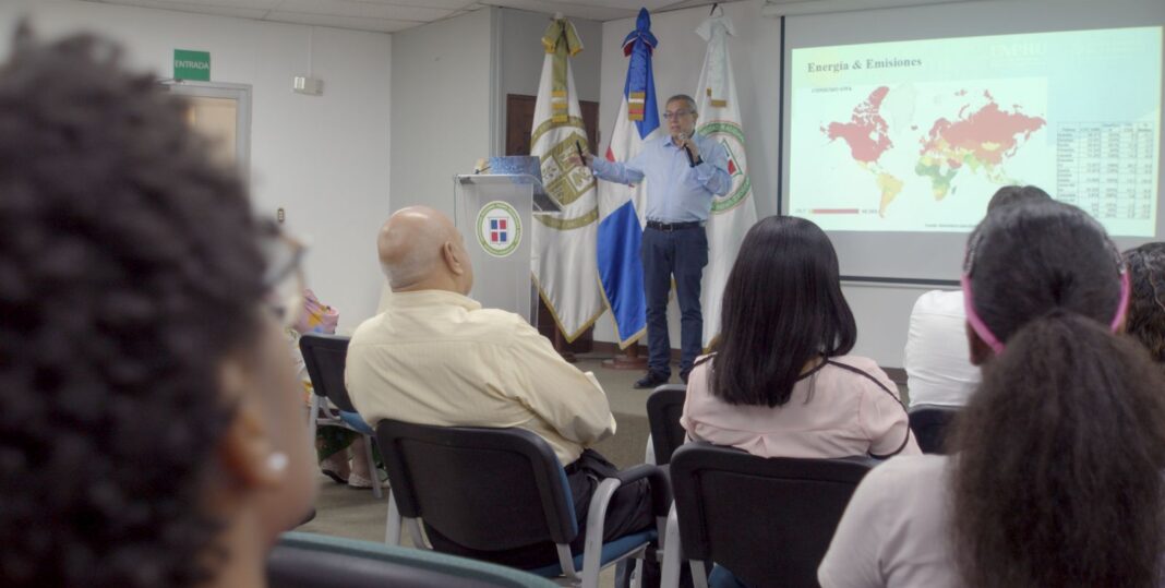 Refidomsa y la UNPHU celebran seminario clave sobre geología del petróleo y transición energética