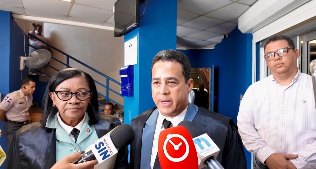 Padre del niño muerto también será arrestado; aplazan para el lunes 26 medida de coerción contra madrastra