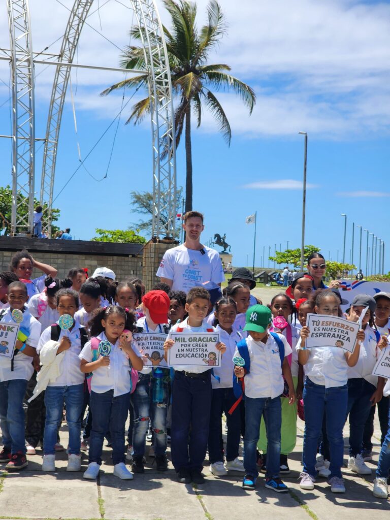 Británico recauda fondos para educación caminando desde Santo Domingo a Puerto Plata | 3 | Británico recauda fondos para educación caminando desde Santo Domingo a Puerto Plata - Noticias de hoy en República Dominicana | De Último Minuto