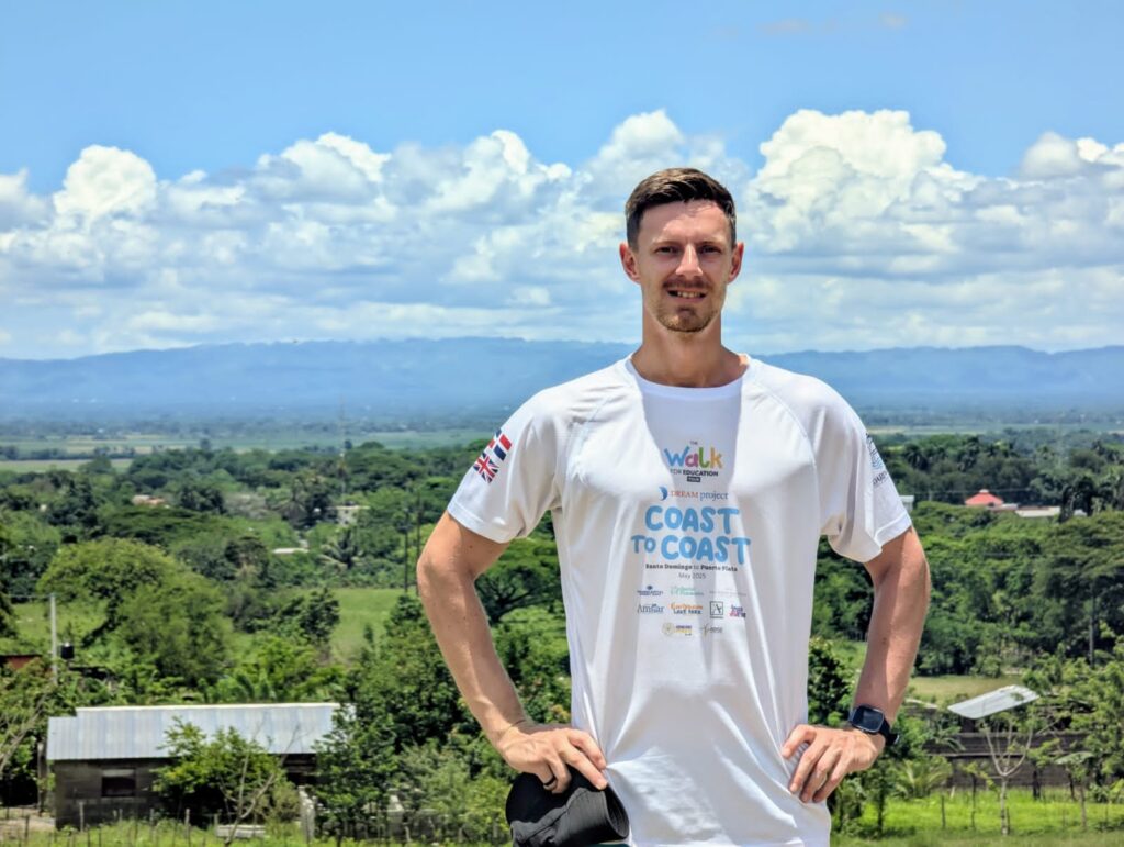 Británico recauda fondos para educación caminando desde Santo Domingo a Puerto Plata | 2 | Británico recauda fondos para educación caminando desde Santo Domingo a Puerto Plata - Noticias de hoy en República Dominicana | De Último Minuto