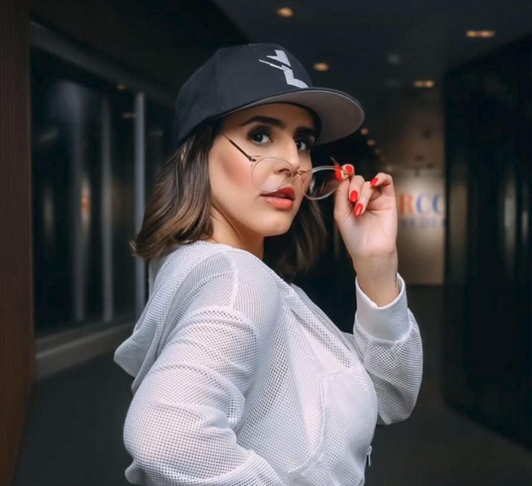Laura Bonnelly alega 
