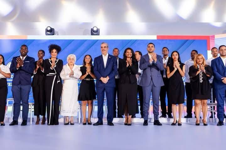 Marinel Canela es reconocida como Embajadora de la Ética Juvenil por Monseñor Nouel - Noticias de hoy en República Dominicana | De Último Minuto