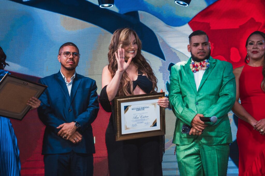 Éxito rotundo en la 1ra Gala Internacional de Premios La Flor 2025 en Medellín, Colombia - Noticias de hoy en República Dominicana | De Último Minuto