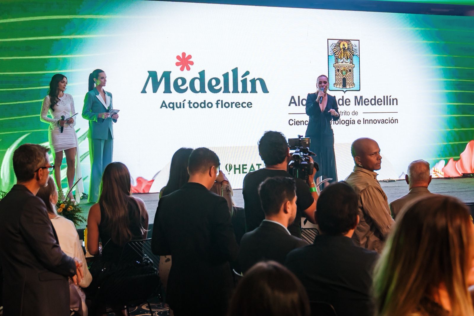 Premios HEAT 2025 llega por primera vez a Medellín; recibe a varios artistas y figuras en un solo escenario