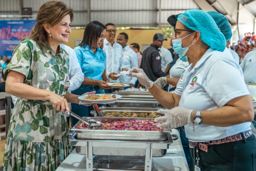 Raquel Peña celebra Día de las Madres con mujeres en Bahoruco | 3 | Raquel Peña celebra Día de las Madres con mujeres en Bahoruco - Noticias de hoy en República Dominicana | De Último Minuto