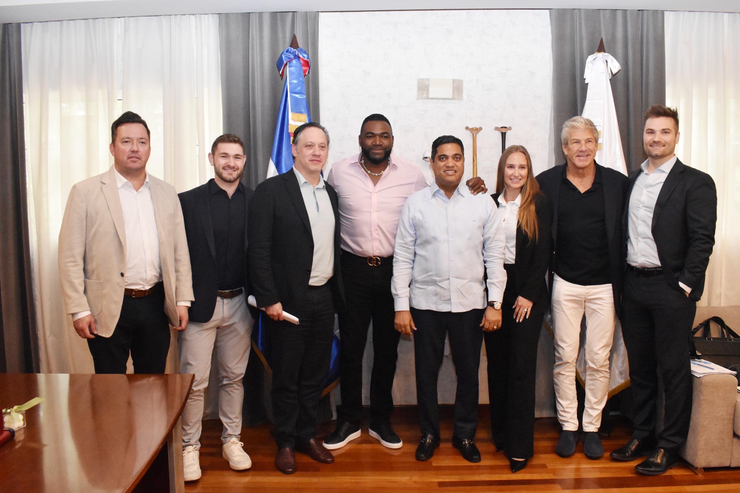 Ministro Kelvin Cruz recibe a David Ortiz y ejecutivos de Perfect Game  - Noticias de hoy en República Dominicana | De Último Minuto