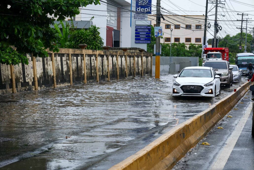 COE mantiene 16 provincias bajo alerta por lluvias y riesgo de inundaciones