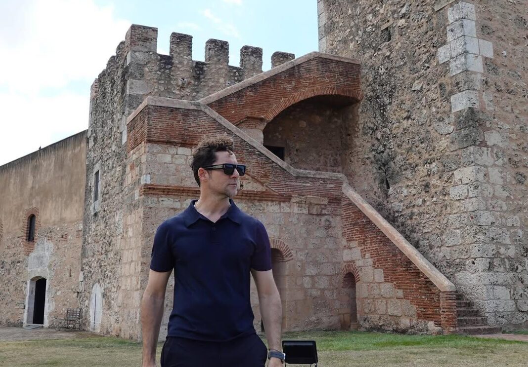 El intérprete de “Dígale”, compartió por sus seguidores el amor que siente por la música dominicana y por el país.